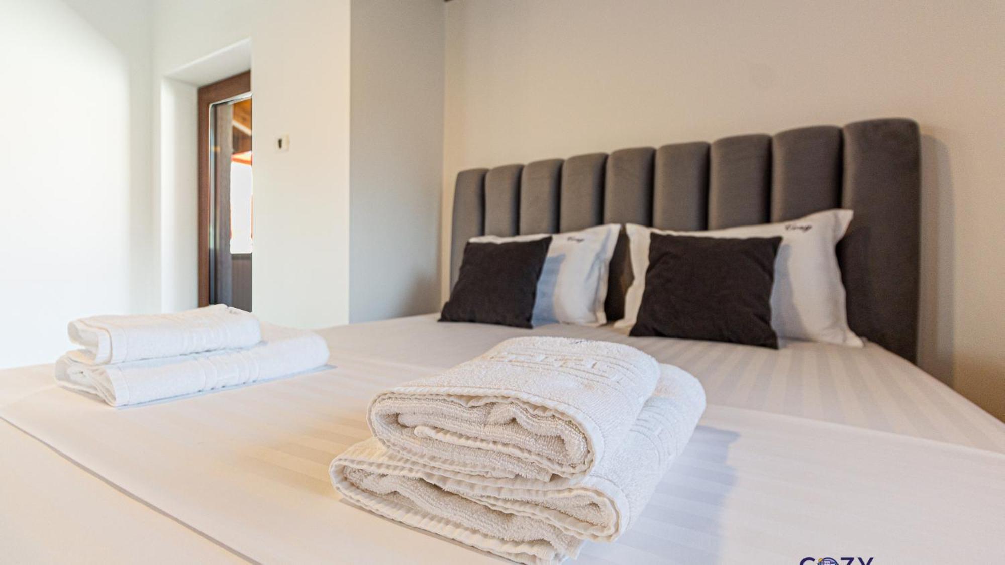 Cozy Brand New Boutique Aparthotel Braşov Eksteriør bilde
